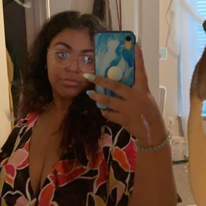 Meet your Posher, Alexis